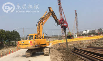 現(xiàn)代215安裝打樁機(jī)